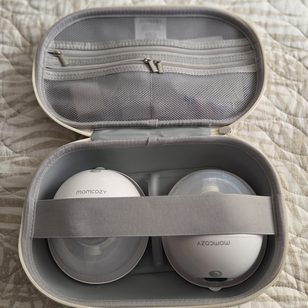 Momcozy Breast Pump Set in Gray Case
